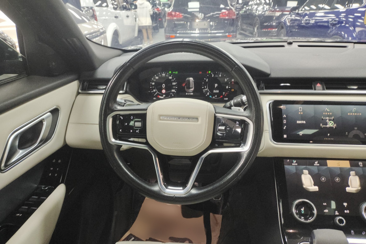 路虎 揽胜星脉 2022款 250PS 熠金珍藏版中控内饰13