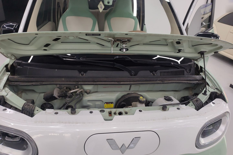 五菱汽车 宏光MINIEV 2024款 第三代 215km 进阶版机舱底盘24