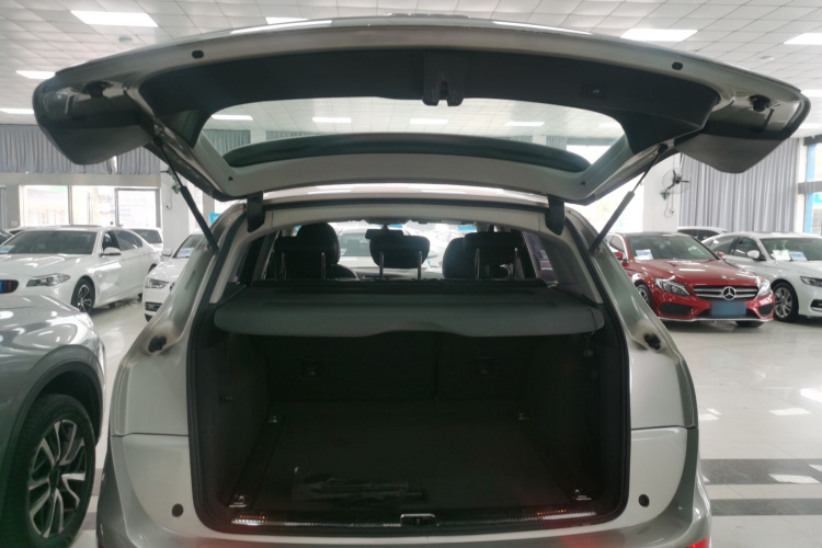 奥迪Q5 2016款 40 TFSI 进取型机舱底盘23