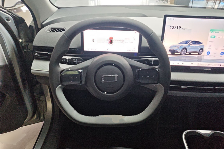 奔腾 悦意03 2025款 565km 乐享版中控内饰13