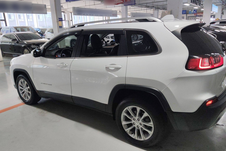 Jeep 自由光 2019款 2.0T 两驱智享版 国V车身外观4