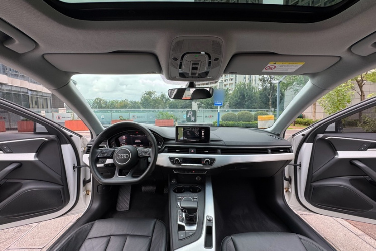 奥迪A4L 2019款 40 TFSI 运动型 国VI中控内饰7004