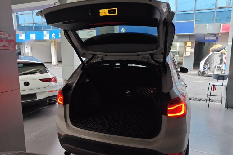 宝马X1 2019款 sDrive20Li 领先型机舱底盘23