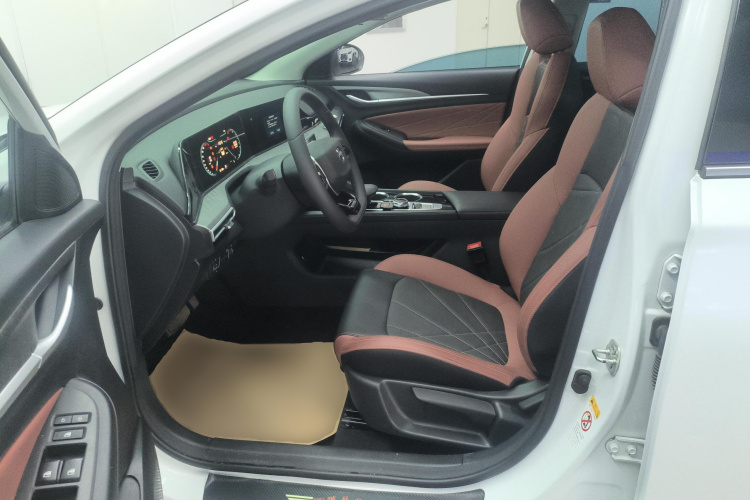 长安 逸动 2022款 PLUS 蓝鲸NE 1.4T GDI DCT尊贵版中控内饰19