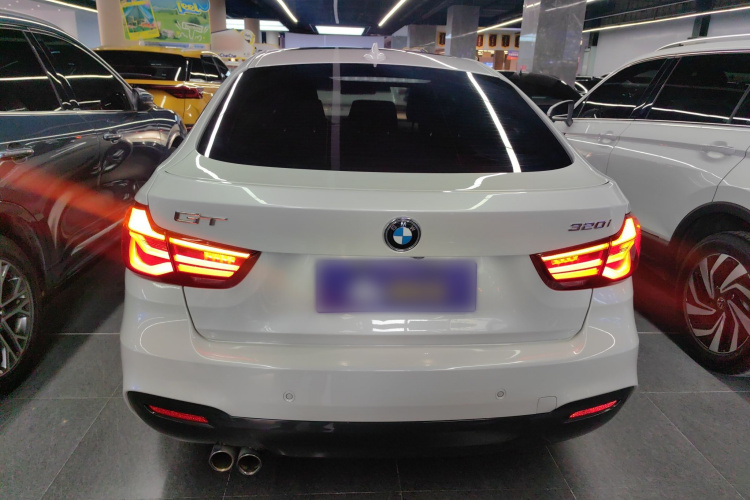 宝马3系GT 2019款 320i M运动套装车身外观6004