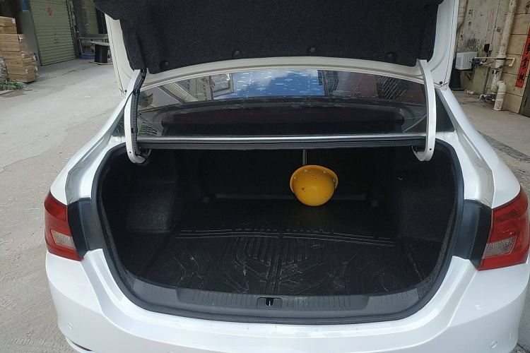 别克 英朗 2017款 15N 自动精英型机舱底盘23