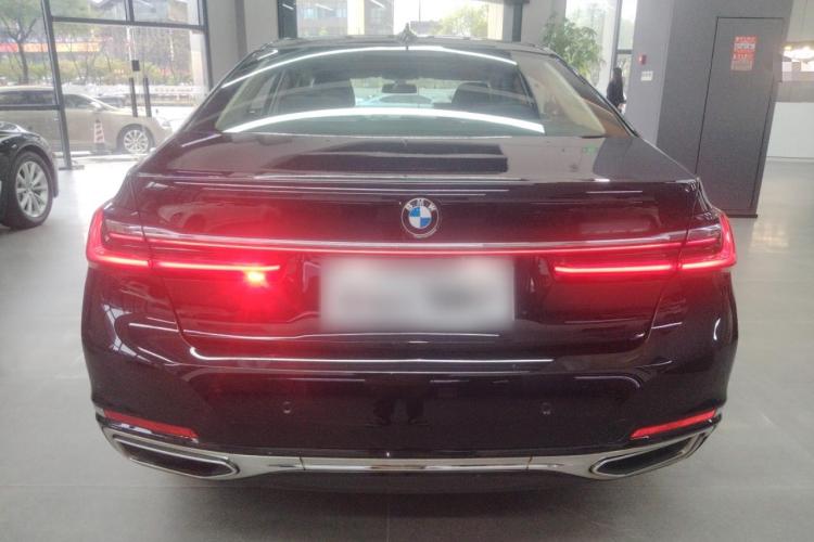 宝马7系 2021款 730Li 豪华套装车身外观6