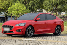 福特 福克斯 2021款 三厢 EcoBoost 180 自动ST Line