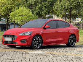 福特 福克斯 2021款 三厢 EcoBoost 180 自动ST Line