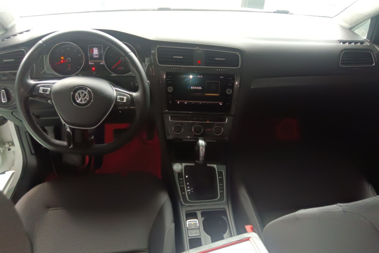 大众 高尔夫(进口) 2019款 1.8TSI 旅行版中控内饰7002