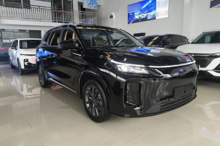 蓝电E5 PLUS 2025款 120km 标准旅行定制版 7座车身外观3