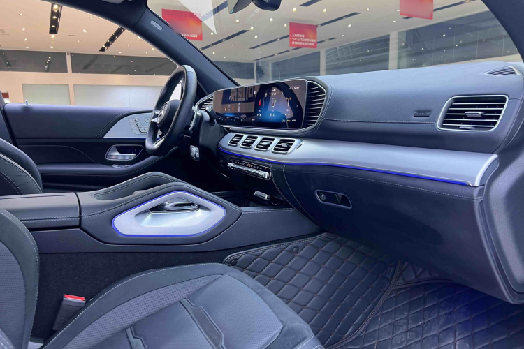 奔驰GLE AMG 2024款 AMG GLE 53 4MATIC+中控内饰7010