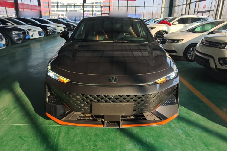 长安UNI-V 2024款 1.5T 尊贵运动型车身外观2