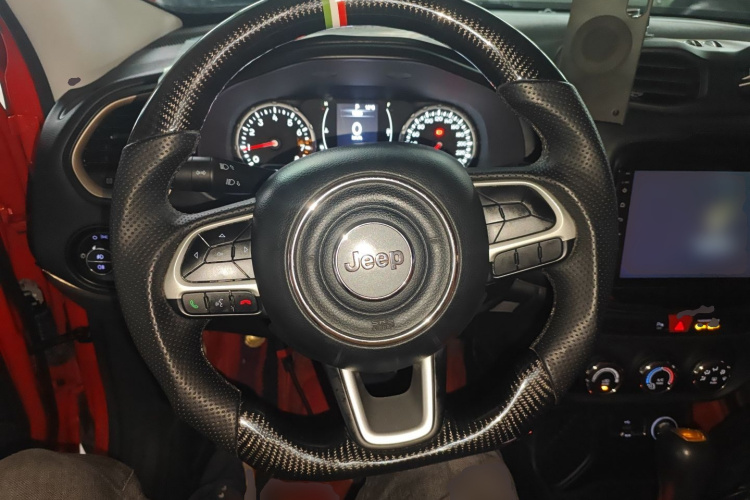 Jeep 自由侠 2017款 180T 自动高能版中控内饰13