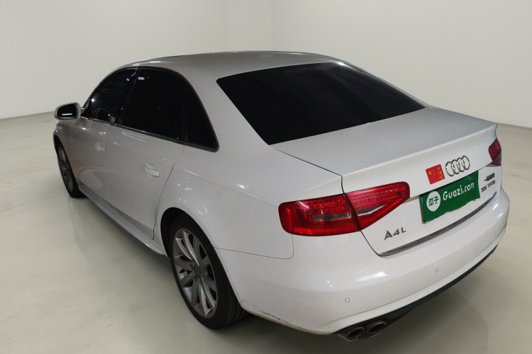 奥迪A4L 2015款 35 TFSI 自动标准型车身外观5
