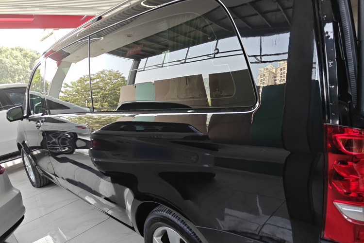 奔驰 威霆 2018款 2.0T 精英版 7座 国VI车身外观4