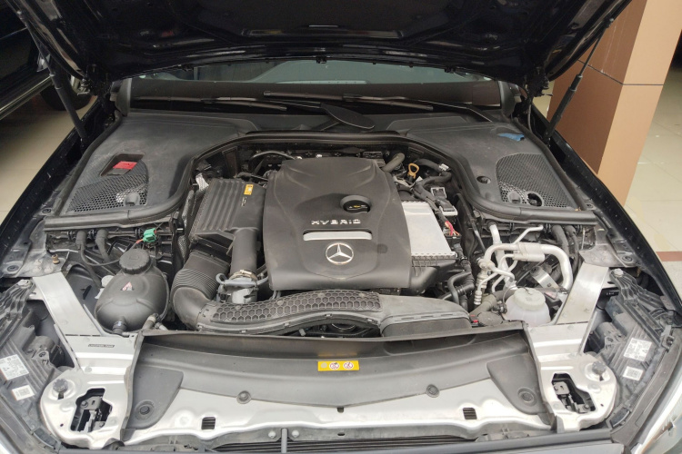 奔驰E级新能源 2022款 改款 E 350 e L 插电式混合动力运动轿车局部细节24