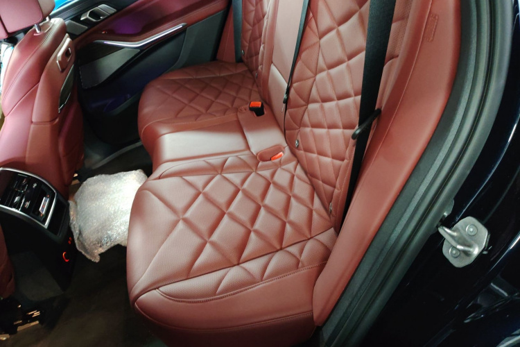 宝马X5 2023款 xDrive 40Li M运动曜夜套装中控内饰7004