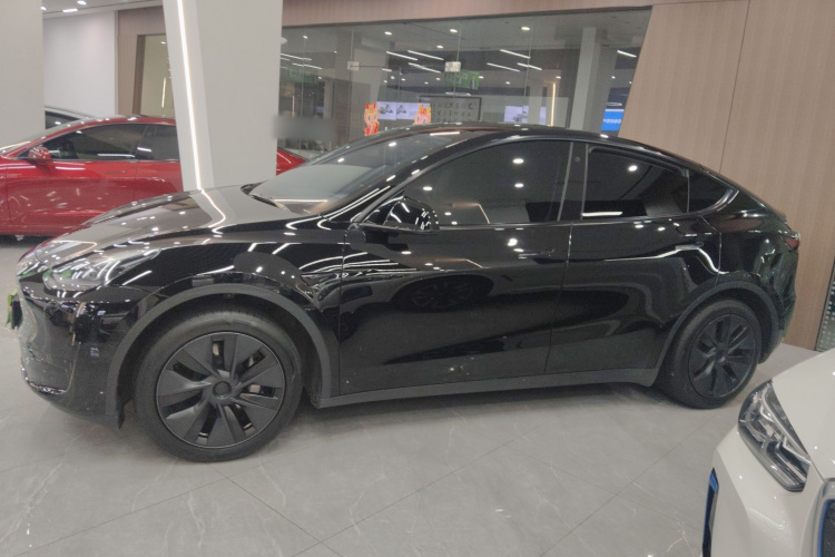 特斯拉 Model Y 2023款 后轮驱动版车身外观4