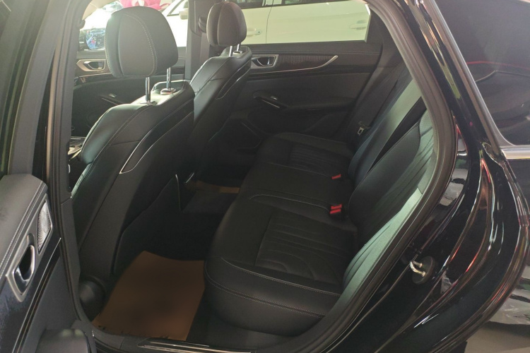 红旗H9 2025款 2.0T 两驱旗享私享风尚版 5座中控内饰7001