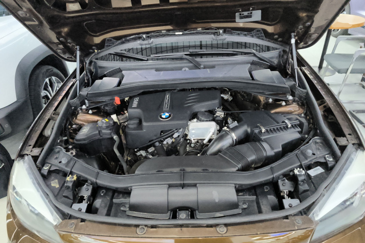 宝马X1 2015款 sDrive18i 时尚晋级版机舱底盘24