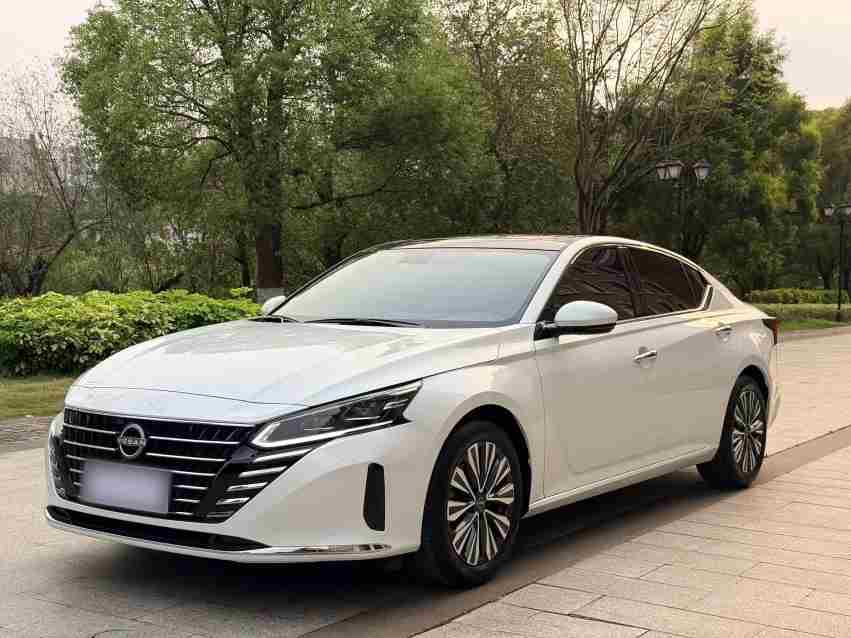 南宁二手日产天籁2022款，2.0L自吸配CVT，家用养车成本有多低？