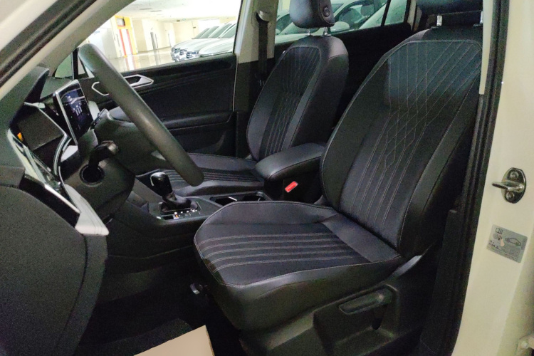 大众 途观L 2022款 330TSI 自动两驱舒享版中控内饰19