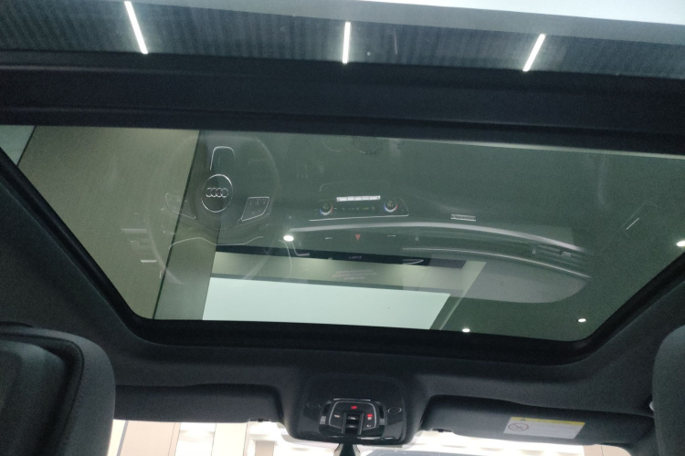 奥迪A4L 2022款 40 TFSI quattro RS套件燃速型中控内饰22