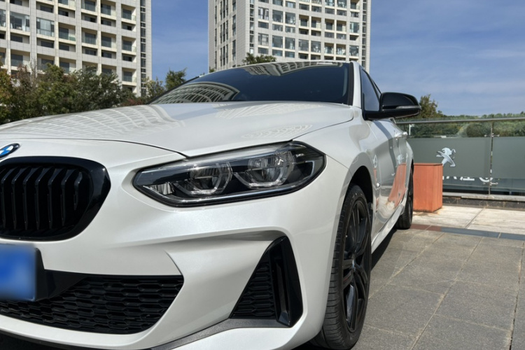 宝马1系 2022款 125i M运动曜夜版车身外观6006