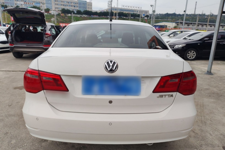 大众 捷达 2015款 1.6L 手动舒适型车身外观6