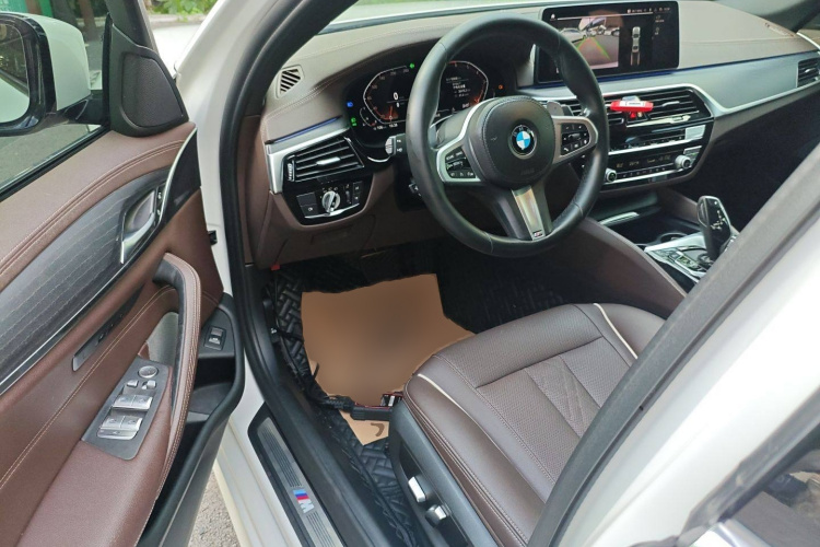 宝马5系 2021款 改款 530Li 领先型 M运动套装中控内饰7003