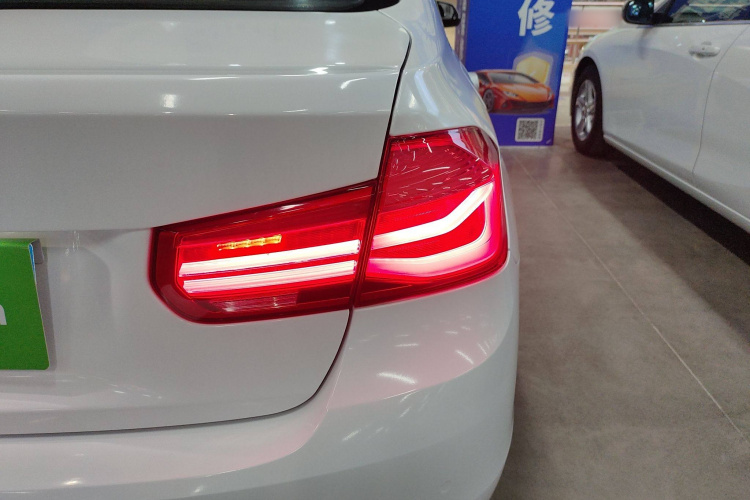 宝马3系 2019款 320Li 时尚型车身外观9