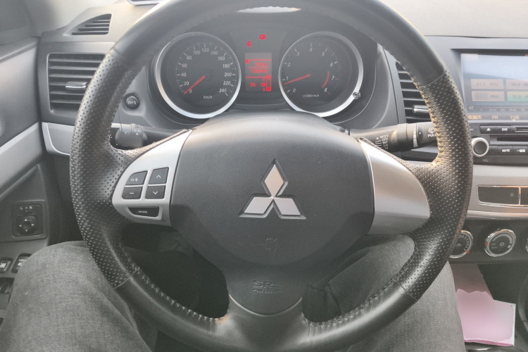 三菱 翼神 2015款 1.6L 手动时尚版中控内饰13