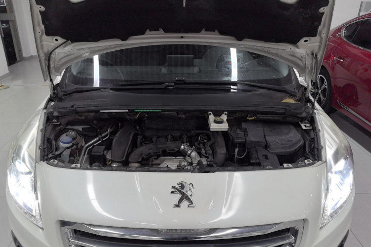 标致3008 2013款 1.6THP 自动至尚版机舱底盘24