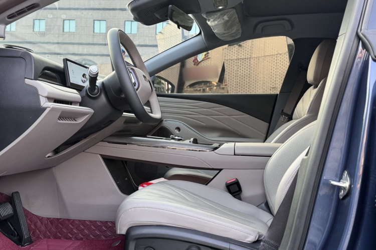 吉利银河 银河星耀8 2025款 130km EM-i 尊贵版中控内饰7001