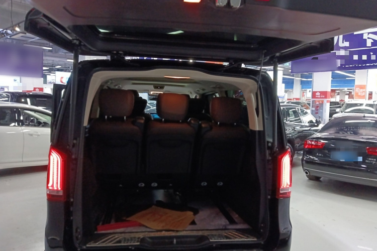 奔驰V级 2022款 V 260 L 长轴距豪华版局部细节23