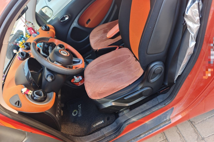 smart fortwo 2015款 1.0L 52千瓦硬顶激情版中控内饰19