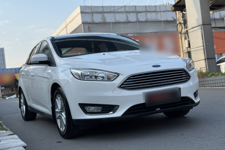 福特 福克斯 2017款 三厢 1.6L 手动风尚型智行版车身外观6005