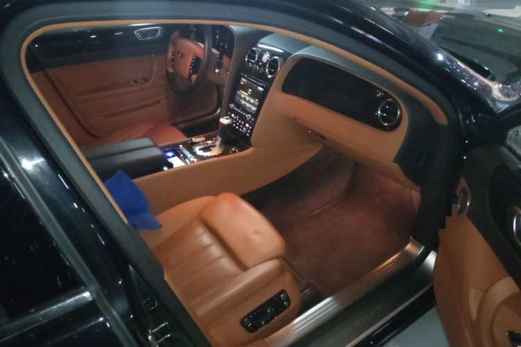 宾利 飞驰 2010款 6.0T 四座版局部细节9005