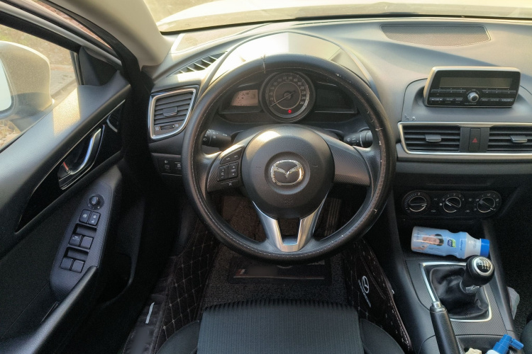 马自达3 昂克赛拉 2016款 三厢 1.5L 手动舒适型中控内饰13