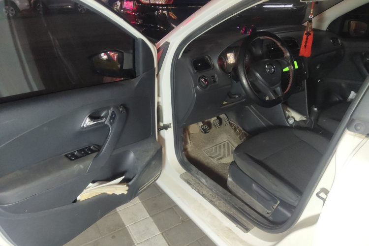 大众 Polo 2014款 1.6L 手动舒适版中控内饰20