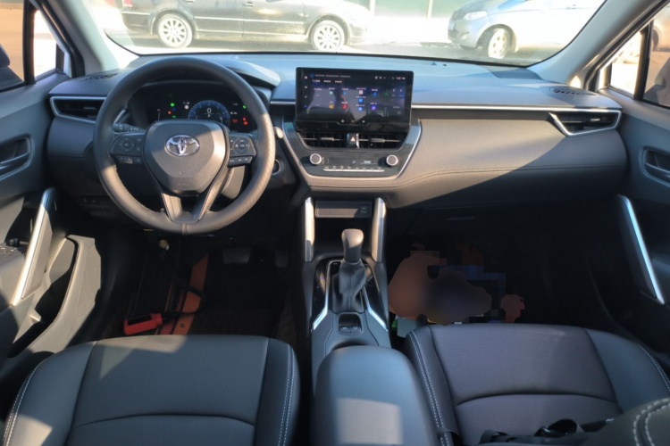 丰田 卡罗拉锐放 2023款 2.0L 精英版中控内饰7002