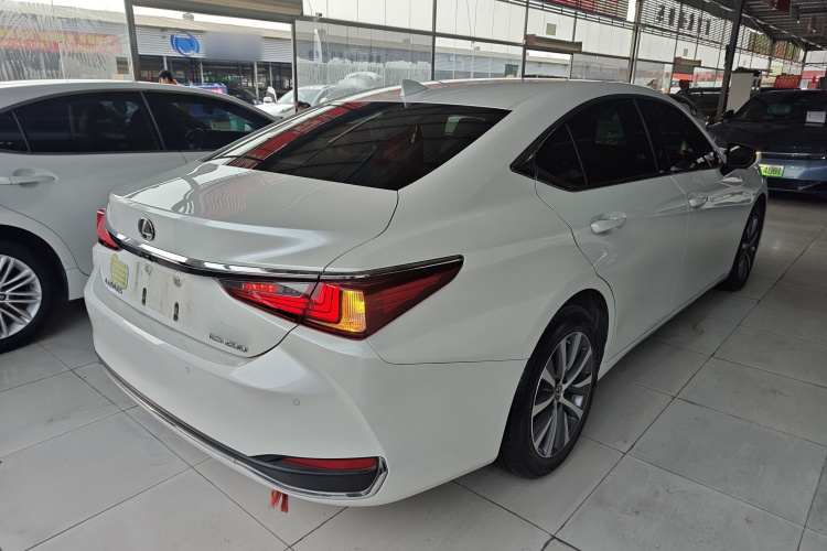 雷克萨斯ES 2020款 200 卓越版车身外观7