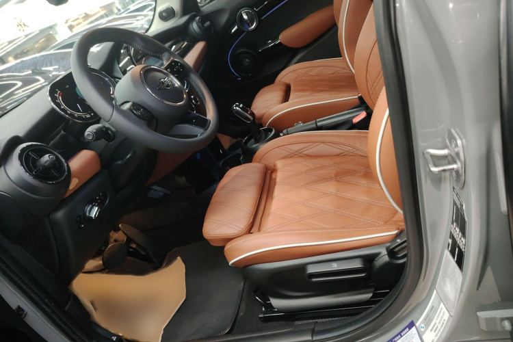MINI 2023款 2.0T COOPER S 艺术家 五门版局部细节19