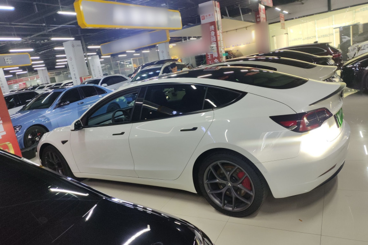 特斯拉 Model 3 2022款 Performance高性能全轮驱动版车身外观4