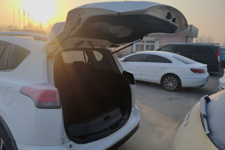 丰田 RAV4荣放 2016款 2.0L CVT两驱风尚版 国V机舱底盘23