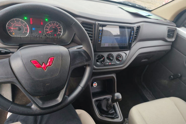 五菱汽车 五菱宏光V 2021款 1.5L劲取版LAR中控内饰12