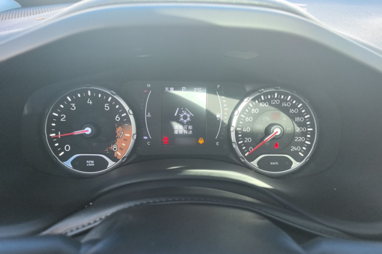 Jeep 自由侠 2017款  180T 自动劲能版局部细节14