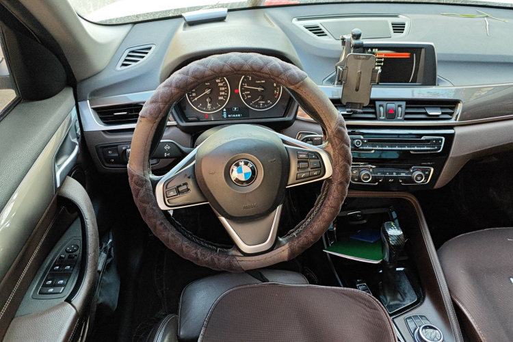 宝马X1 2016款 sDrive20Li 豪华型中控内饰13