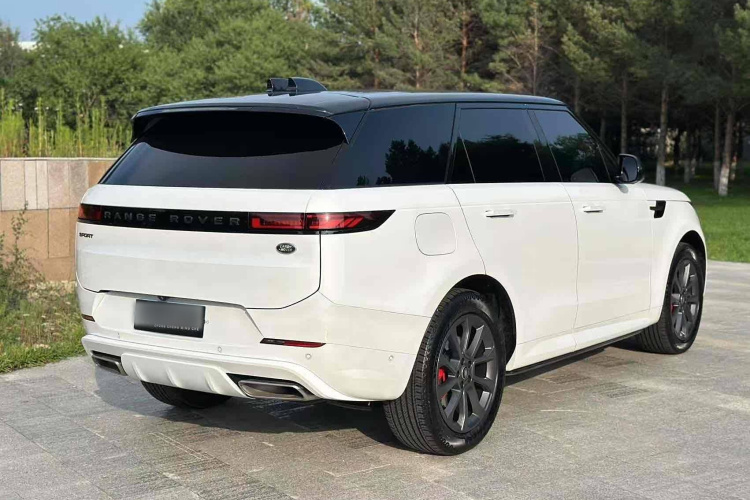 路虎 揽胜运动版 2024款 400PS Dynamic SE车身外观6003